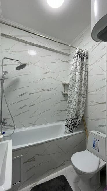 суточные дома: 1 бөлмө, Душ кабинасы, Жаздык, жууркан-төшөк каптары, Кондиционер — 4