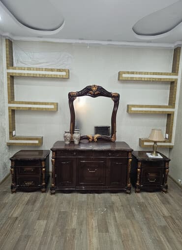 спальня без прикроватных тумбочек: Комплект мебели для спальни/гостиной в классическом стиле: - Трюмо с — 1