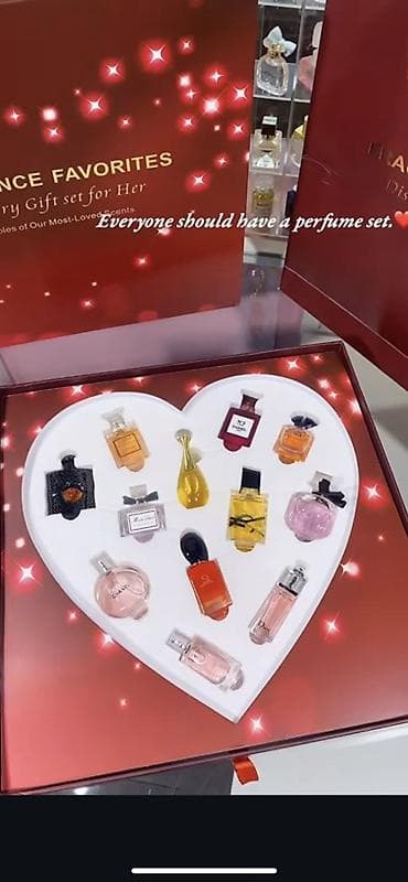 Красота и здоровье: Подарочный набор миниатюрных ароматов для нее — Fragrance Favorites — 1