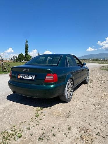 Audi A4: 1995 г., 1.8 л, Механика, Бензин, Седан