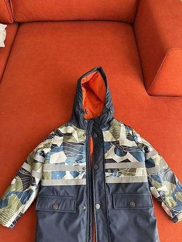 Детская утеплённая куртка Futurino Fashion, размер 104. - Тёплая at lalafo.kg Детская утеплённая куртка Futurino Fashion, размер 104. - Тёплая