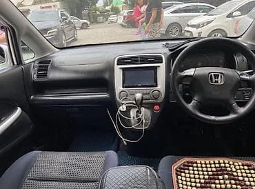 Продажа авто: Honda Stream: 2006 г., Автомат, Бензин, Универсал — 4