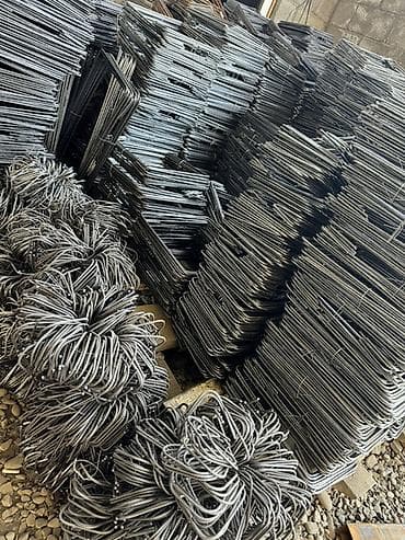 Арматурные хомуты и вязальная проволока Описание: - Стальные хомуты