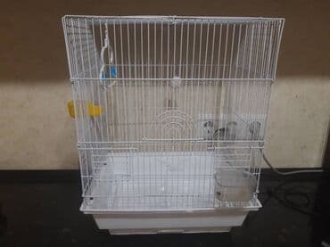 Клетка для попугая птиц - Материал: металлические прутья с защитным at lalafo.kg Клетка для попугая птиц - Материал: металлические прутья с защитным