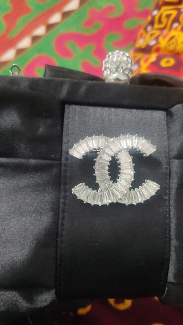 свадебное очень красивое платье: Новая брошка" Шанель",отлич. качество — 1