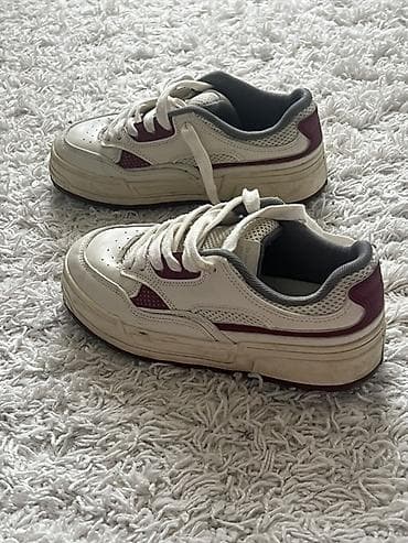 мужские б у кроссовки: Кроссовки, унисекс. 
Носили 1 раз
Размер не подошел — 2