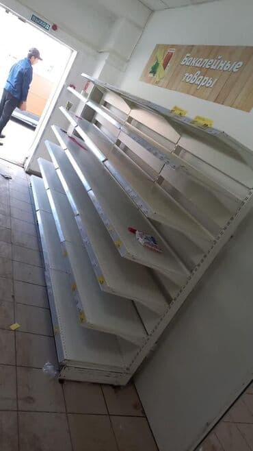 оборудование для бутика: Витрины, стеллажи, полки торговые металлические б/у, полка магазинная — 22