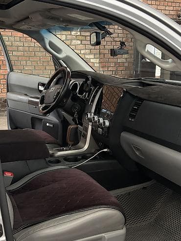 тайота из: Toyota Sequoia: 2010 г., 5.7 л, Автомат, Бензин, Внедорожник — 9