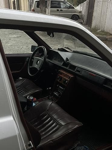 мерс сешка с180: Mercedes-Benz W124: 1989 г., 2 л, Механика, Бензин, Седан — 4