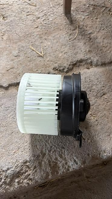 Продаю моторчик от печки на Nisan xtreil 2008 
Кузов T131
