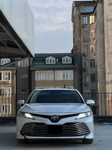 lexus e: Toyota Camry: 2018 г., 2.5 л, Автомат, Гибрид, Седан — 9