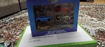 Модели автомобилей: Коллекция игрушечных машинок и набор Hot Wheels. Состав: - — 3