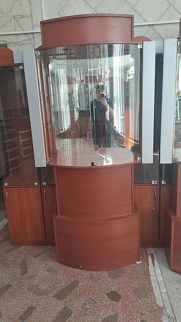 Торговые витрины и прилавки из стекла и ЛДСП (цвет — тёплый