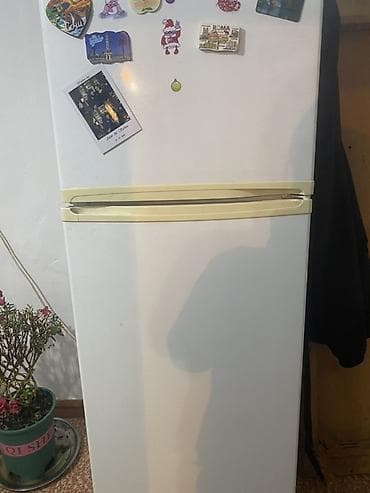 Холодильник двухкамерный, белый, с верхним расположением морозильного