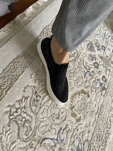 Мокасины и лоферы: Слипоны фирменные хорошего качества 
38 размер 
В идеальном состоянии — 5