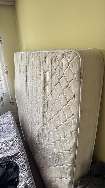 sofa bed: Матрас двуспальный, в хорошем состоянии пружинный стандартной высоты — 2
