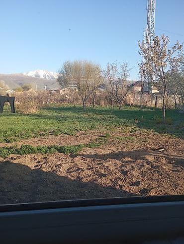 Дом с участком в живописном месте у подножия гор. - Жилой дом с
