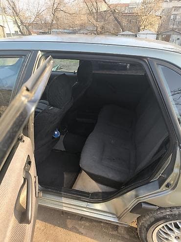 Продажа авто: Volkswagen Passat: 1988 г., Седан — 4