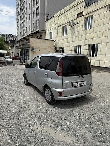 бар авто: Toyota Yaris Verso: 2000 г., 1.5 л, Кол менен иштөөчү, Бензин, Вэн/Минивэн — 6