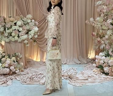 Платье макси с цветочным принтомочень нежное и изящноеподчеркивает