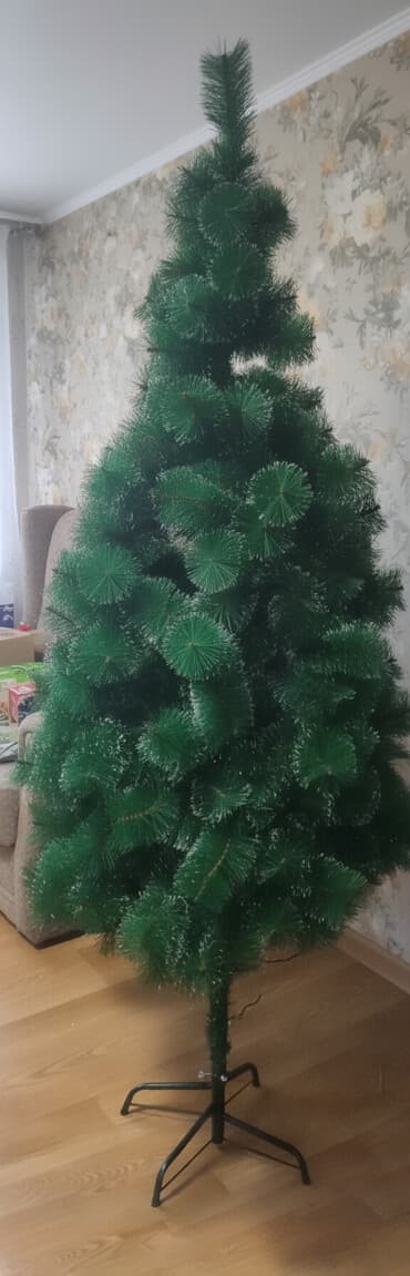 хвойные растения: Продаю Ёлку 2.2м. искусственная новогодняя ёлка на металлической — 1