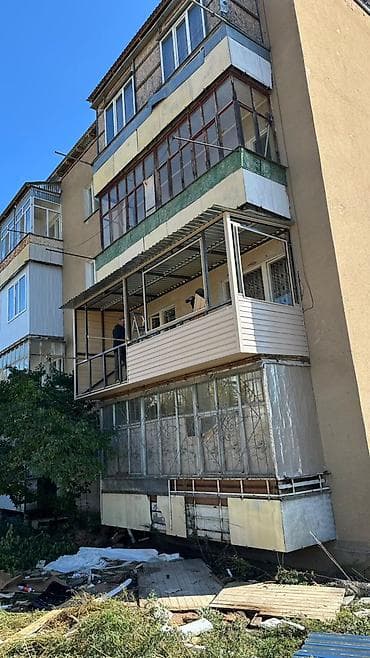 застекление: Представляем застекленный балкон, облицованный сайдингом, с белыми — 10