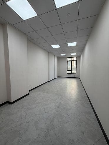 180: Аренда офисов, 180 м², В жилом комплексе, 1 линия — 2