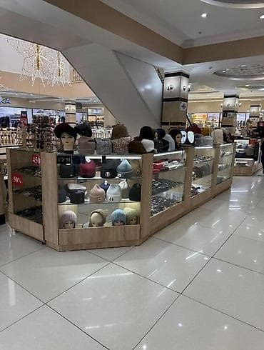 сдается половина бутика: Островок в ТЦ, 10 м², ГУМ, С ремонтом, Действующий, С оборудованием — 1