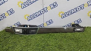 Mercedes-Benz W212 E350 v-3.5 2010 год, центральная накладка на панель
