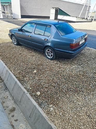 прием стекл: Volkswagen Vento: 1993 г., 1.8 л, Механика, Бензин, Седан — 2