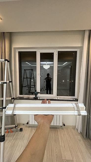 установка доводчика на дверь: Установка карнизов, плиссе и жалюзи. Также вешаем шторы и тюли — 10