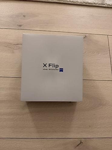 Vivo X Flip — 3