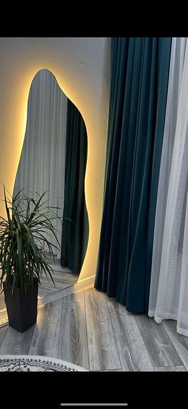 стол стулья для гостиной б у: Зеркало «аморфной» формы с подсветкой - Настенное зеркало свободной — 1