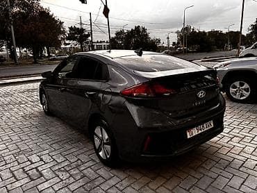 aion v: Hyundai Ioniq: 2019 г., 1.6 л, Автомат, Гибрид, Лифтбек — 5