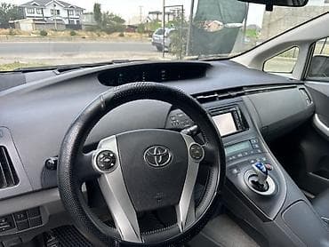 Транспорт: Toyota Prius: 2012 г., Вариатор, Гибрид, Хэтчбэк — 9