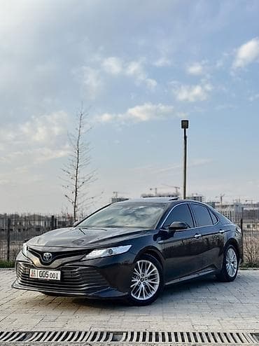 Toyota Camry: 2018 г., 2.5 л, Вариатор, Гибрид, Седан