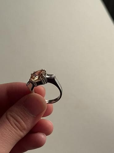 samsung 128: Серебряное кольцо с крупным центральным камнем шампань/персикового — 2