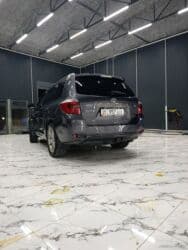 бак топливной: Toyota — салон внедорожника с кожаным интерьером - Черный кожаный — 5