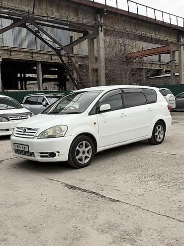 Toyota Ipsum: 2001 г., 2.4 л, Автомат, Газ, Минивэн
