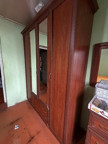 Спальный гарнитур в классическом стиле, цвет тёплый орех. Состав