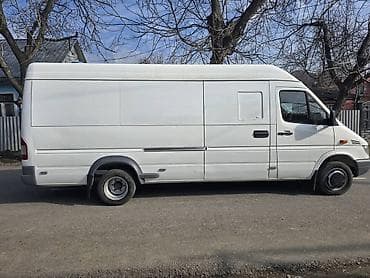 bmw m1: Легкий грузовик, Mercedes-Benz — 4