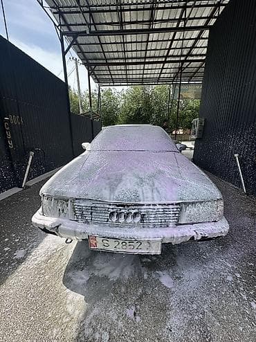 Унаа сатуу: Audi 100: 1988 г., 2 л, Кол менен иштөөчү, Бензин, Седан — 2