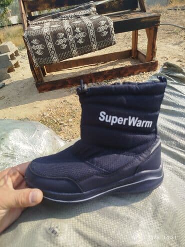 детская обувь для девочек: Детская обувь разных моделей и расцветок: - Утеплённые ботинки-дутики — 8