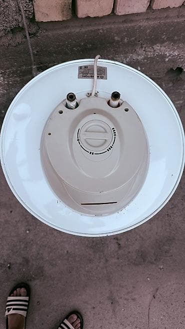 xeon 1270: Накопительный водонагреватель Объем бака: 90 л, Ariston, Электрический, Регулятор температуры, Эмалированная сталь, Б/у — 2