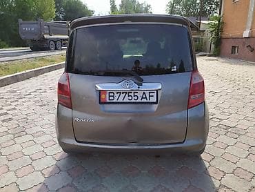 Продажа авто: Toyota Ractis: 2006 г., Бензин, Хэтчбэк — 4