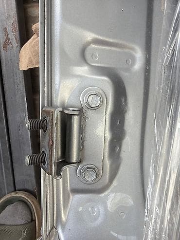 step rf3: Петля крышки багажника задняя правая для Toyota RAV4 (XA40), двигатель — 1