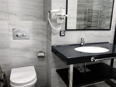 суточный дом в бишкеке: 1 бөлмө, Душ кабинасы, Жаздык, жууркан-төшөк каптары, Кондиционер — 7