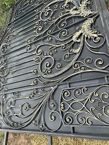 искусств: Кованые металлические ворота/секции с декоративными завитками и — 1