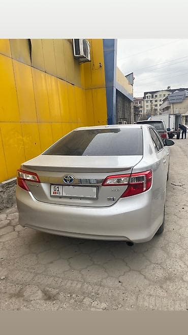 prius v: Toyota Camry: 2012 г., 2.5 л, Гибрид, Седан — 2