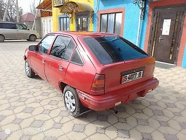 opel vektra b: Продаётся компактный пятидверный хэтчбек красного цвета. Практичный — 4